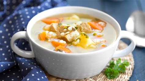 La Recette De La Soupe De Poulet Aux L Gumes En Vid O Femme Actuelle