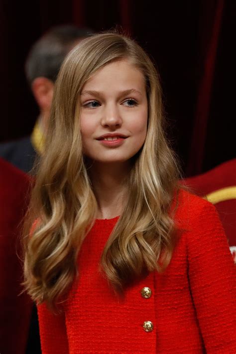 La Princesa Leonor Brilla De Rojo Junto A La Reina Letizia Y Su Hermana