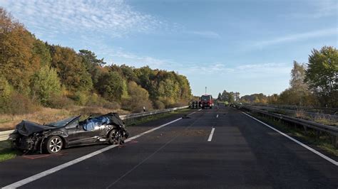 Nonstopnews Fahrer Verliert Kontrolle Ber Sportliche Cabriolet Und