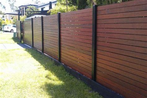 Privacy Fence Design: Wooden Fence for Garden