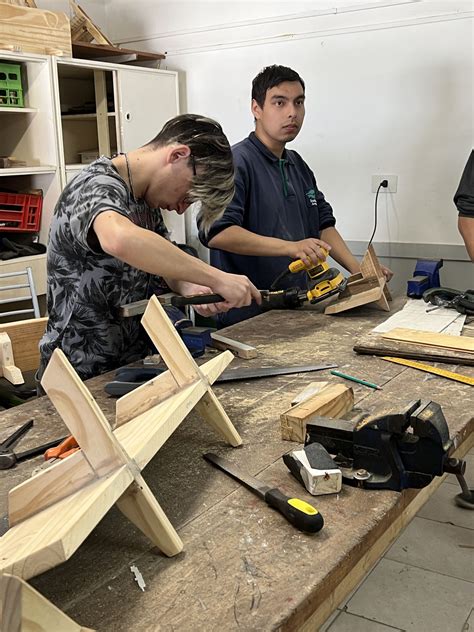 Carpintería en acción Instituto Armonía