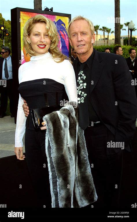 Paul Hogan and Linda Kozlowski at the premiere of Crocodile Dundee ...