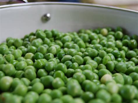 Comment cuire des petit pois frais à la poêle