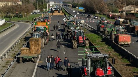 Colère des agriculteurs les blocages se poursuivent le gouvernement