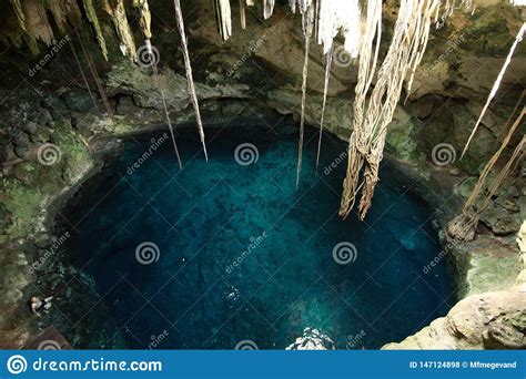 Underground River Sinkhole Known As Cenote Foto De Archivo Imagen