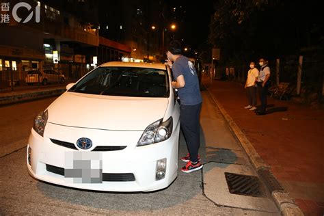 香港即時新聞 Hk01 旺角警截私家車檢毒品 拘車內兩男