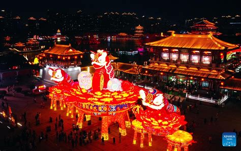 Scenic Spots In Xi An Welcome Legions Of Tourists With Colorful Lights