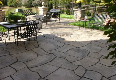 Grand Flagstone™ Newline Hardscapes