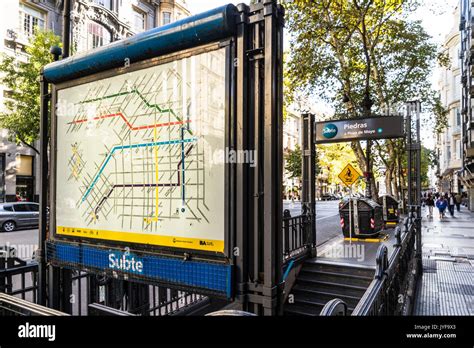Avenida De Mayo In Downtown Buenos Aires Stock Photo Alamy