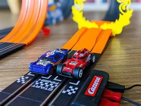 Heiße Räder auf der Rennbahn Carrera GO Hot Wheels Daddylicious