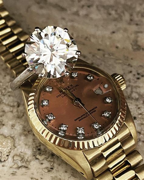 Diamante de 6 75 Ktes y reloj Rolex de señora en oro con brillantes