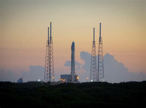 Le 1er étage De La Fusée Falcon 9 Revient Pour La Première Fois Sur Terre