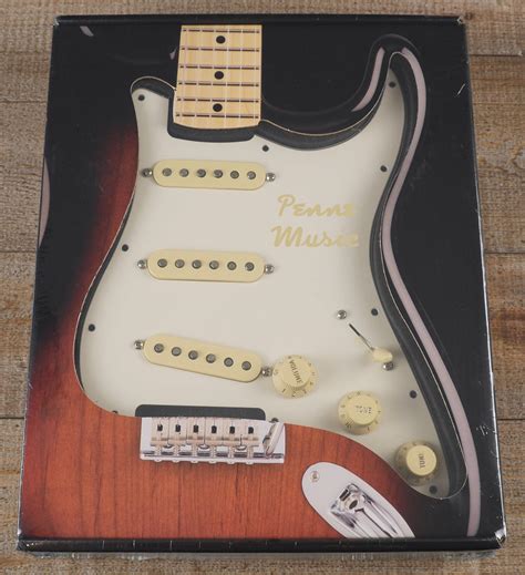 のサイズで Fender ギターパーツ Pre Wired Strat Pickguard Custom Shop Custom 69