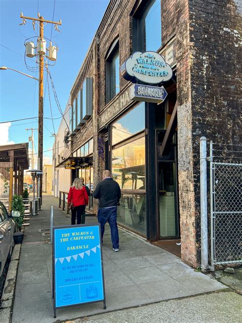 Oysters at The Walrus and the Carpenter in Seattle - Feastio