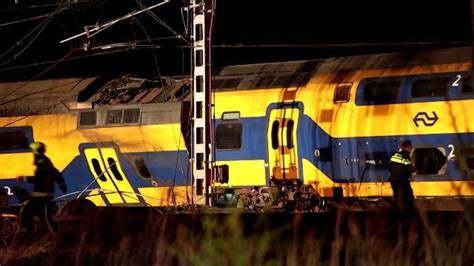 Olanda Incidente Ferroviario Un Morto E Decine Di Feriti La Stampa