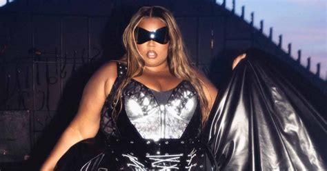 Lizzo Flaunts Her Curves As She Removes Skirt On Stage And Slips Into A