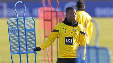 Vertragsverl Ngerung Moukoko L Sst Den Bvb Noch Zappeln