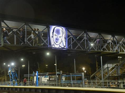 Mito del rock, Luca Prodan ya tiene su escultura en la ciudad que lo cobijó