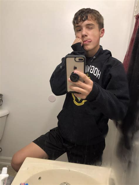 Cute Mirror Selfie Nudes Gaybrosgonemild Nude Pics Org