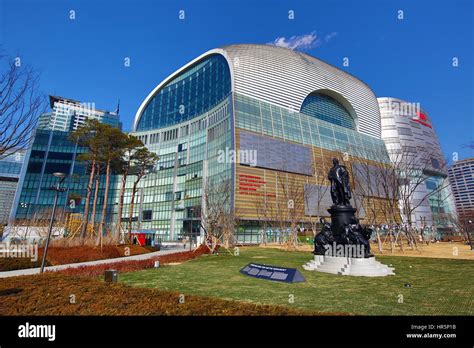 Lotte World Shopping Mall in Jamsil, Seoul, Korea Stock Photo - Alamy