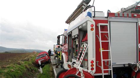 Stra E Gesperrt Unfall Bei Zierenberg Frau Schwer Verletzt Wolfhagen