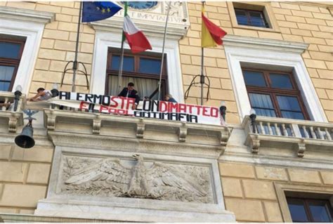 Mafia Al Comune Di Palermo Striscione Di Solidariet A Di Matteo