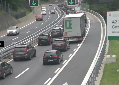 Kilometer Stau Vor Dem Gotthard S Dportal