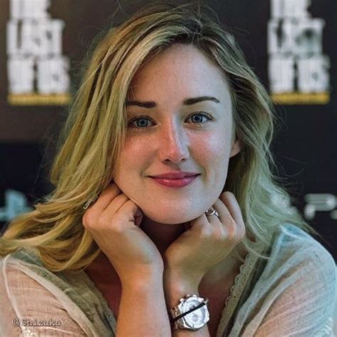 On Twitter A Ashley Johnson Denunciou O Ex Namorado Dela