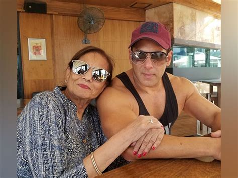 A Sneak Peek Into Salman Khan S Mother Salma Khan S Birthday Celebration