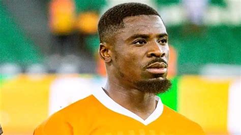 C Te D Ivoire Serge Aurier S Offre Un Nouveau Club En Pleine Can