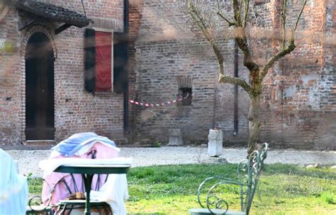 Ferrara Cade Nel Tombino Del Giardino Di Casa E Muore