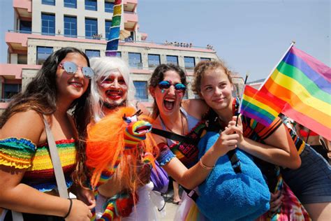 Tel Aviv Pride Parade Draws 250 000 Israelis Foreigners