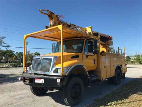 International 4300 4x4 (2004) : Bucket / Boom Trucks