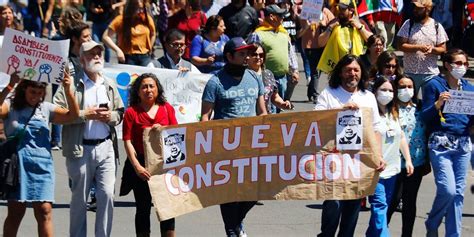 Se satisfacen las demandas sociales cambiando la Constitución