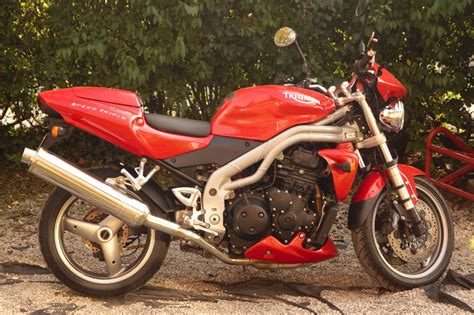 Triumph Speed Triple 955i 2004