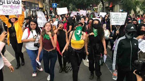 Manifestación De Mujeres En México Contra Los Abusos Sexuales Cometidos