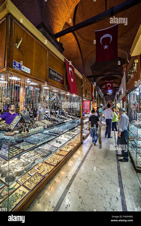 Turisti Al Grand Bazaar Fotos Und Bildmaterial In Hoher Aufl Sung Alamy