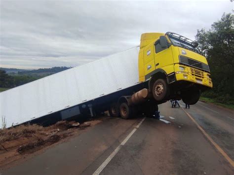 Carreta Carregada Mais De Toneladas De Frango N O Consegue Subir