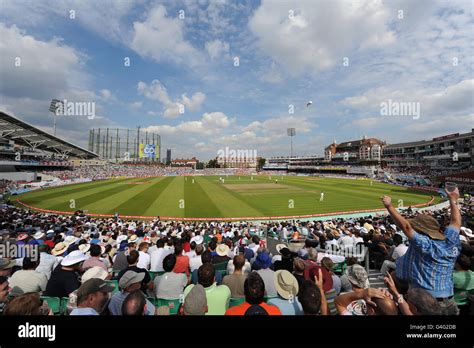 Capacity Crowd Watch England Versus India At The Kia Oval Hi Res Stock