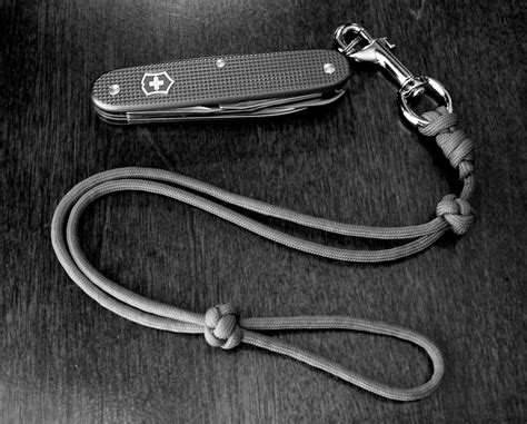 20 Diy Paracord Neck Lanyard Patterns And Tutorials