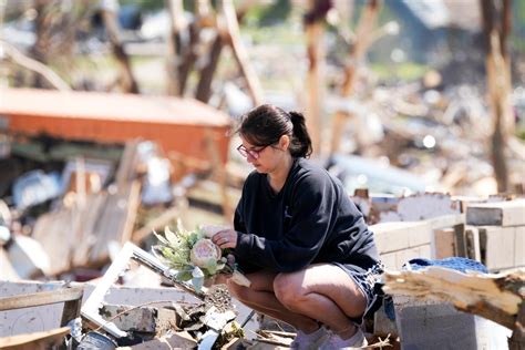 Tornadoes That Tore Through Iowa Leave 5 Dead Dozens Injured Cbc News