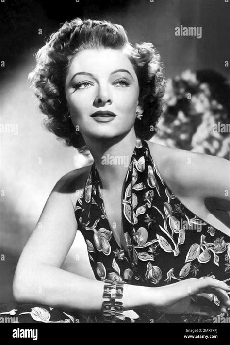 A Cargo De Myrna Loy Retrato De La Actriz Estadounidense Myrna Loy B Myrna Adele Williams