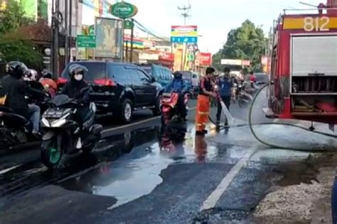 Minyak Sayur Tumpah Puluhan Motor Tergelincir Di Jalan Raya Dramaga Bogor