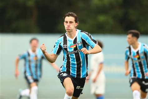 Grêmio goleia Cruzeiro e garante vaga nas semifinais do Gauchão Sub 17