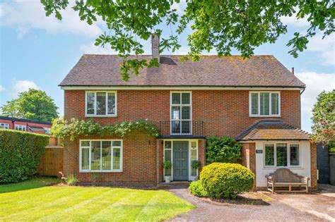 Wray Common Road Reigate RH2 4 Bed Detached House 1 200 000