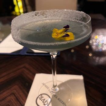 HANKS FINE STEAKS MARTINIS Updated December 2024 1807 Photos