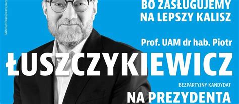 Kalisz Prof Piotr Łuszczykiewicz prezentuje hasło wyborcze a KO