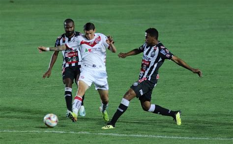 Jornal Correio Vitória cede empate no fim e fica no 1x1 o