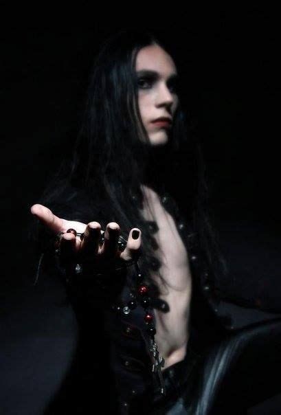 Pin By Evaldo Vasconcelos On Vampiric Goth Guys Gothic Men Dark Beauty