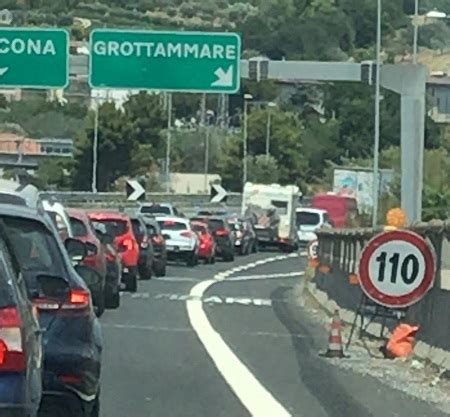 Maxi Tamponamento In A14 Feriti E Traffico In Tilt Cronache Maceratesi